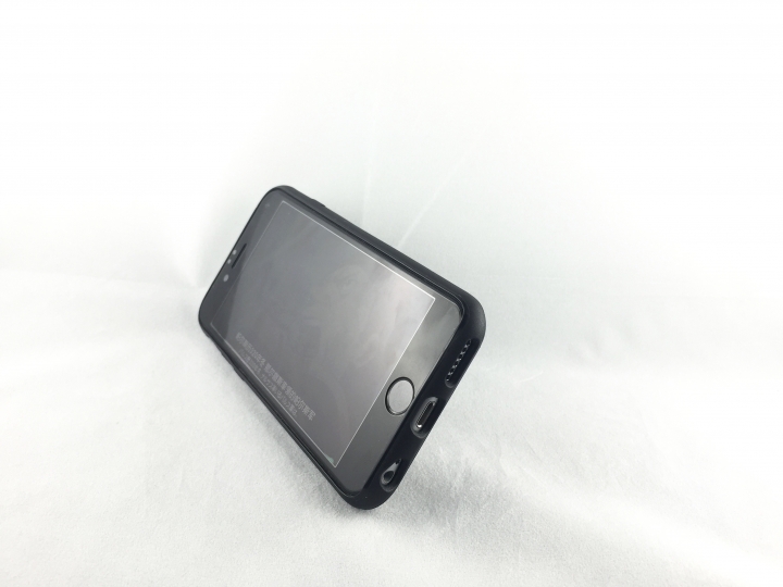 【開箱】可插卡還附送手機架,一兼二顧的變形金剛iPhone手機保護殼