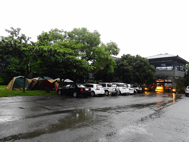 寶來天闊溫泉會館住宿、露營兩相宜,就是要泡湯。