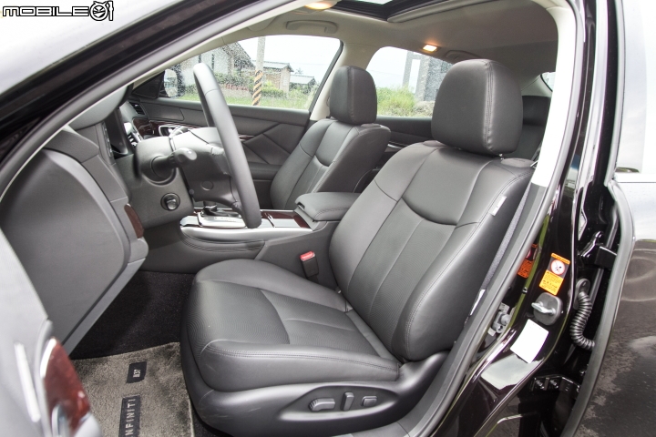 婉拒制服誘惑 Infiniti Q70 3.7旗艦款