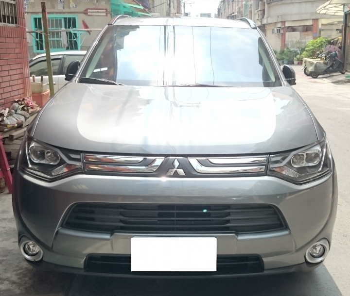 outlander 4wd 進階型 104/7/4交車囉~