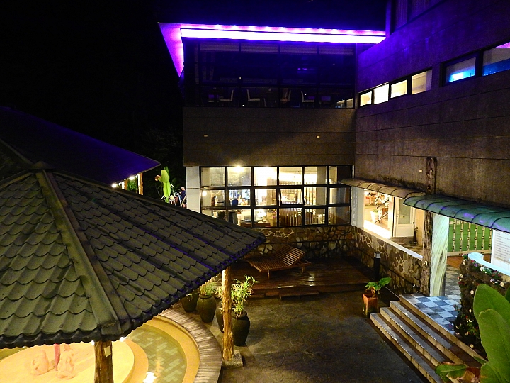 寶來天闊溫泉會館住宿、露營兩相宜,就是要泡湯。