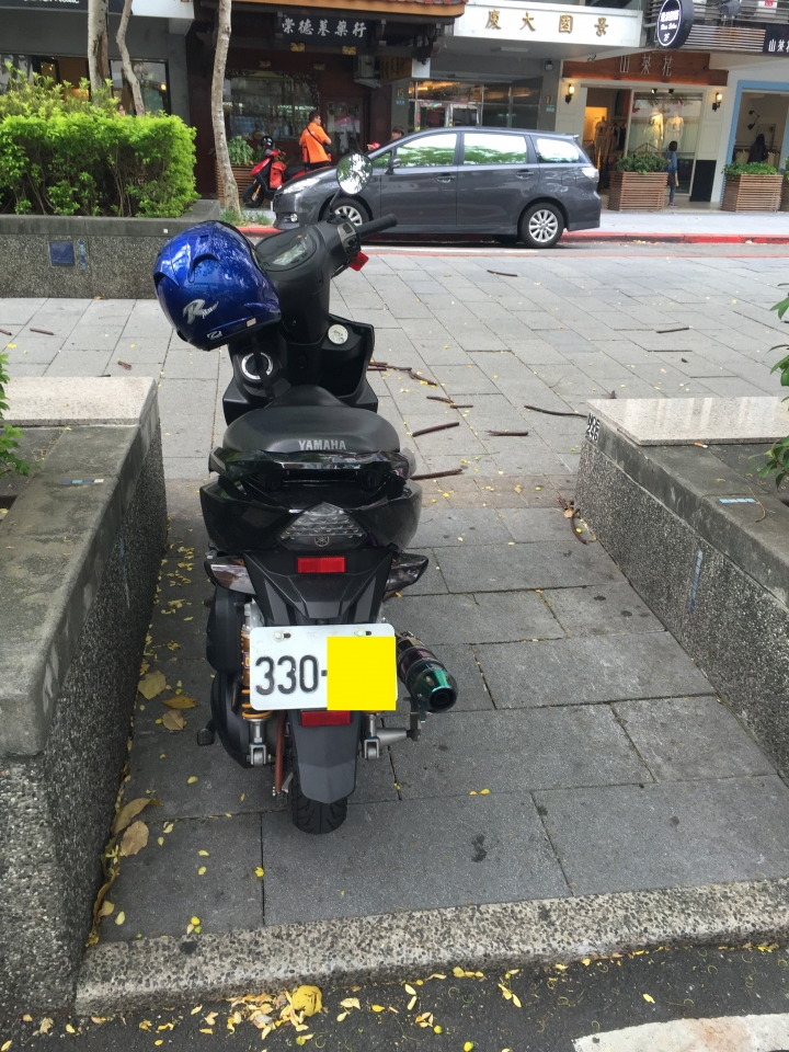 耍小聰明亂停車~看看警察如何處理~開單?不開單?~身心障礙專用停車位