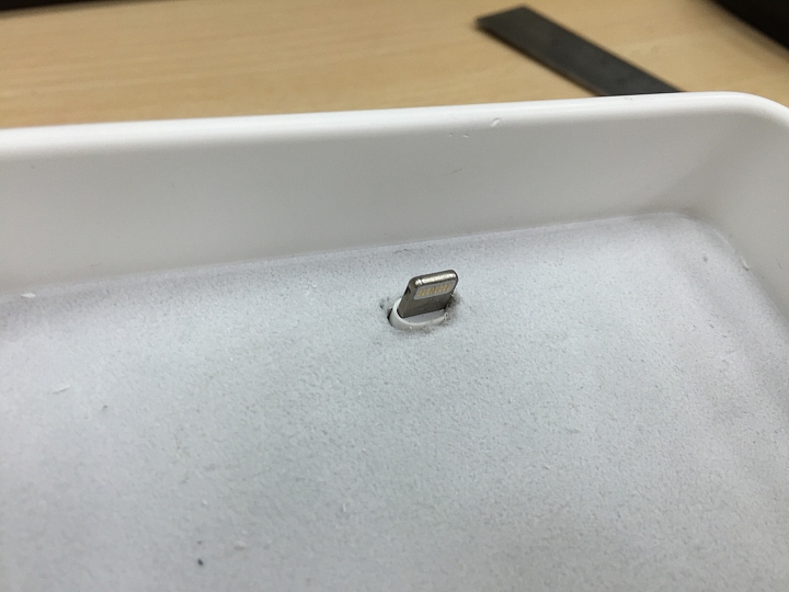 (DIY大樓)更新!不鏽鋼版本底座修改!自製 Apple Watch 手錶充電座~~~