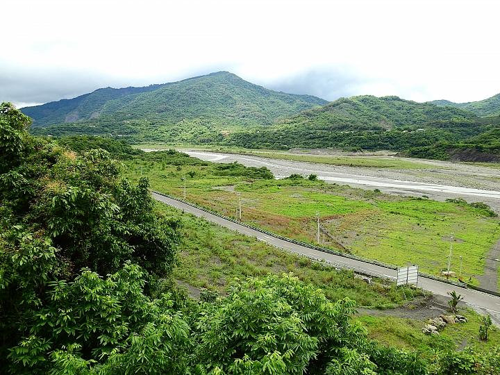 寶來天闊溫泉會館住宿、露營兩相宜,就是要泡湯。