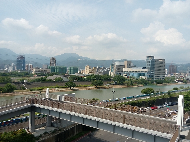 效能優更省電 HTC Desire 820s 中階國民機