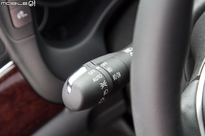 婉拒制服誘惑 Infiniti Q70 3.7旗艦款