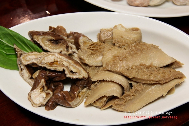 【台北美食】捷運大安站 饕鍋 自釀必吃酸菜白肉鍋 超推薦滷大腸和三層肉必點 二訪