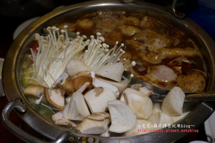 【台北美食】捷運大安站 饕鍋 自釀必吃酸菜白肉鍋 超推薦滷大腸和三層肉必點 二訪