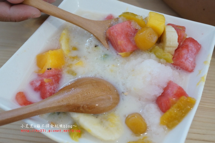 【台北美食】消暑!平價新鮮芒果冰~三重ICE REAL 手做茶飲冰品 店內鄉村風有冷氣