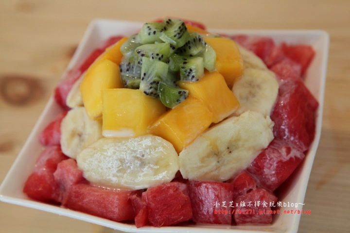 【台北美食】消暑!平價新鮮芒果冰~三重ICE REAL 手做茶飲冰品 店內鄉村風有冷氣