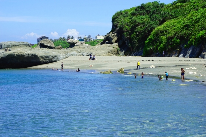 ▌台東成功‧私房旅遊景點 ▌台11線花東海岸公路·渾然天成的絕美海水游泳池【石雨傘小漁港】