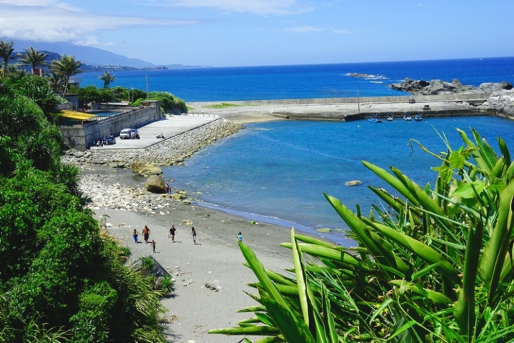 ▌台東成功‧私房旅遊景點 ▌台11線花東海岸公路·渾然天成的絕美海水游泳池【石雨傘小漁港】