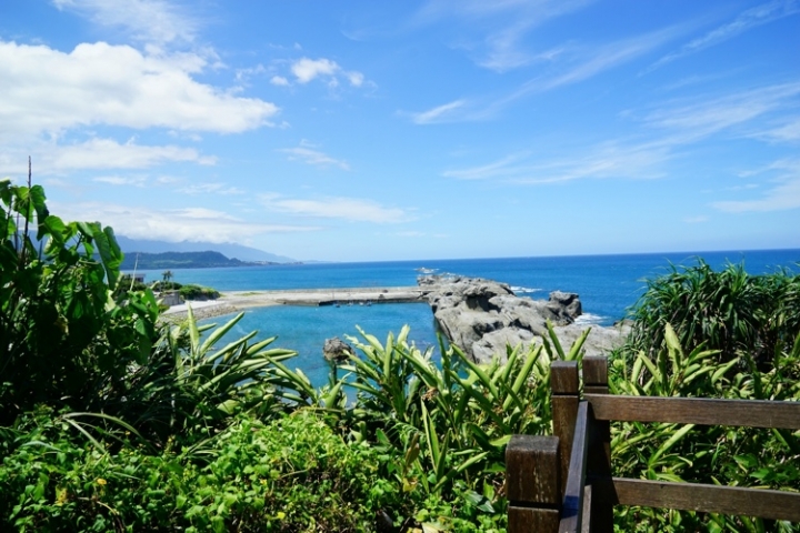 ▌台東成功‧私房旅遊景點 ▌台11線花東海岸公路·渾然天成的絕美海水游泳池【石雨傘小漁港】