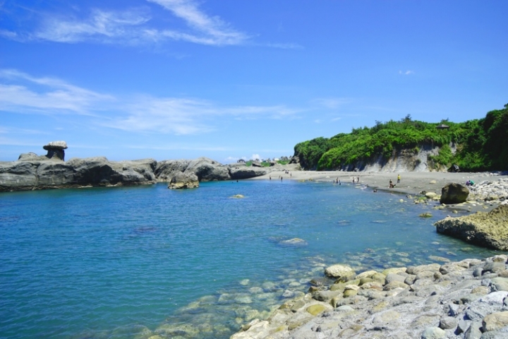 ▌台東成功‧私房旅遊景點 ▌台11線花東海岸公路·渾然天成的絕美海水游泳池【石雨傘小漁港】