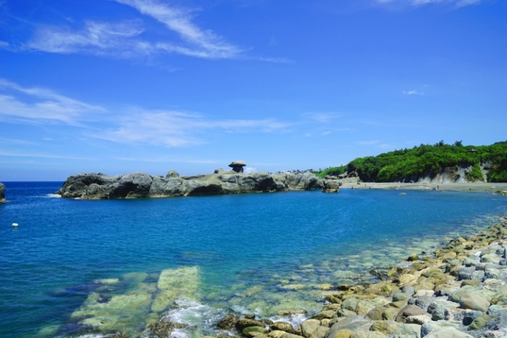 ▌台東成功‧私房旅遊景點 ▌台11線花東海岸公路·渾然天成的絕美海水游泳池【石雨傘小漁港】