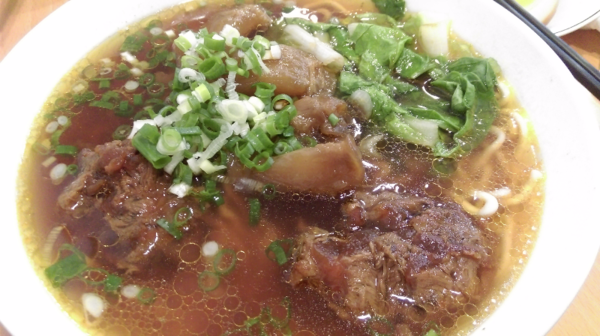 排隊美食 宜蘭頭城”龍記牛肉麵”