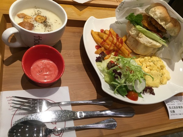 LaHouse樂好時(鳳山店)-夠厲害的早午餐,當成消夜不奇怪