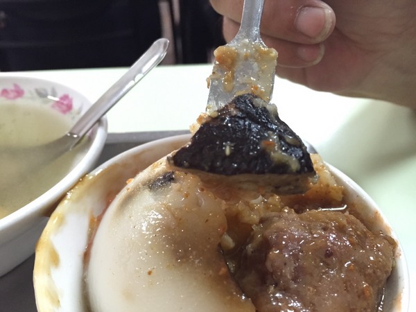 杉行碗粿-好吃的香菇碗粿,根本就是肉圓嘛你!!!
