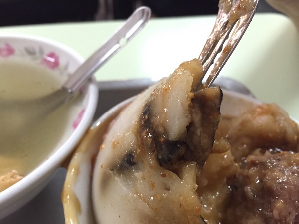 杉行碗粿-好吃的香菇碗粿,根本就是肉圓嘛你!!!