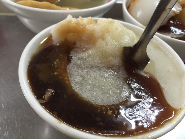 杉行碗粿-好吃的香菇碗粿,根本就是肉圓嘛你!!!