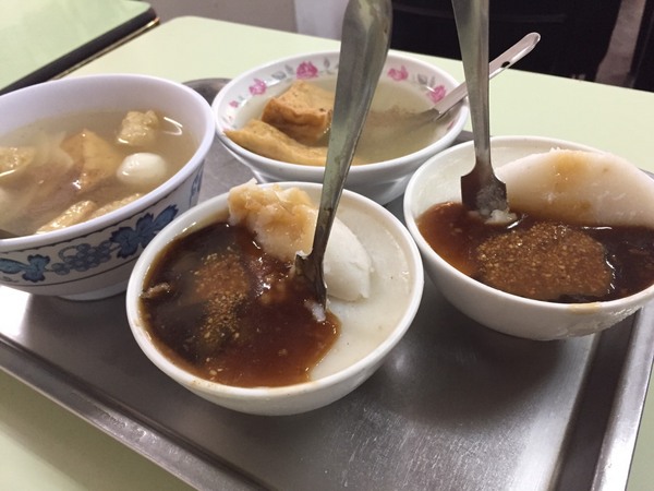 杉行碗粿-好吃的香菇碗粿,根本就是肉圓嘛你!!!