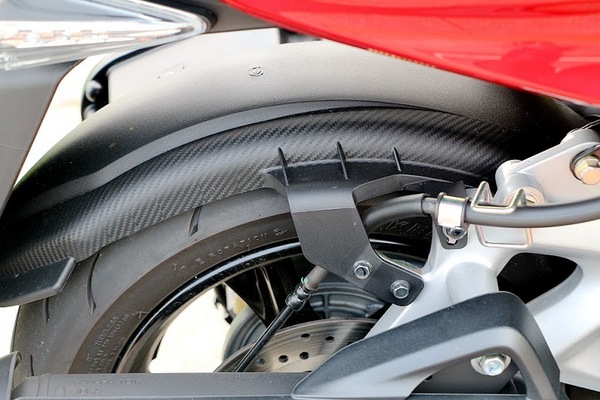 【羽諾開箱】SNAX赤焰紅不專業開箱文♥YAMAHA山葉機車SMAX 155 水冷跑旅♥附後置物箱開箱