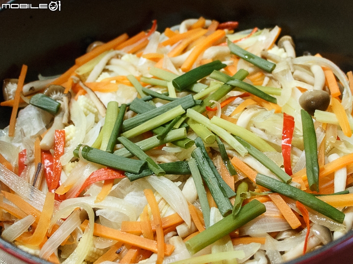 小惡魔鑄鐵鍋料理分享 綜合蔬菜炊飯