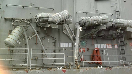 颱風斷纜《蘋果》獨家曝光紀德艦傷痕