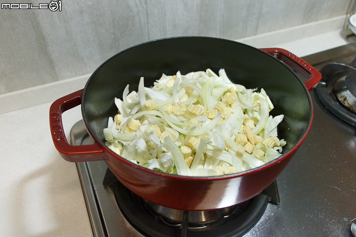 小惡魔鑄鐵鍋料理分享 綜合蔬菜炊飯