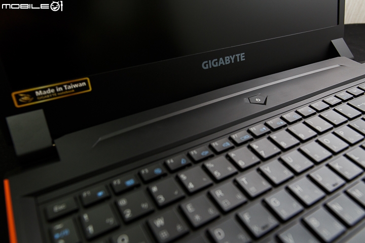 GIGABYTE P55W v4 看見全新改變