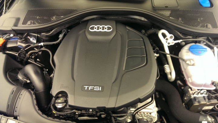 Audi A6 Avant 35TFSI 沉靜灰 簡陋開箱 (補一些不專業的圖)