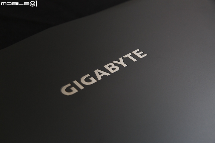 GIGABYTE P55W v4 看見全新改變