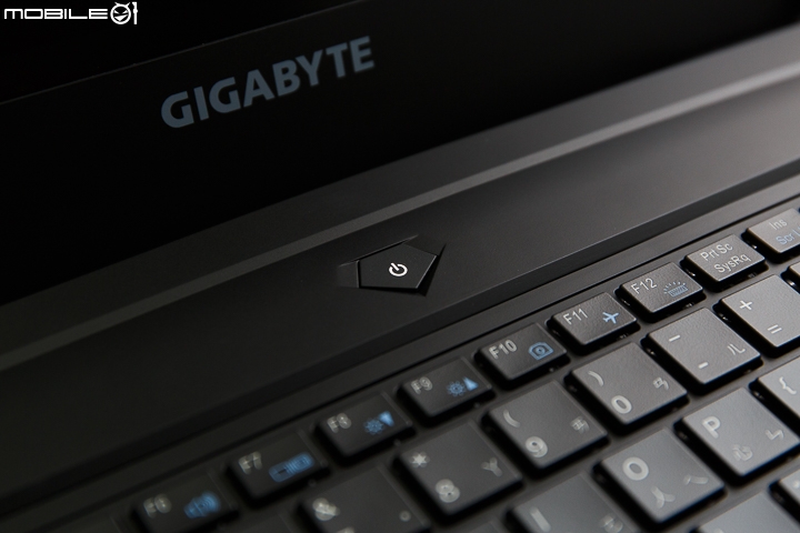 GIGABYTE P55W v4 看見全新改變