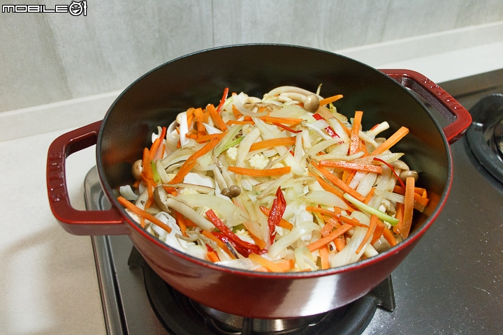小惡魔鑄鐵鍋料理分享 綜合蔬菜炊飯