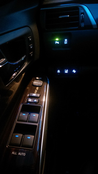 Camry Hybrid 旗艦小開箱