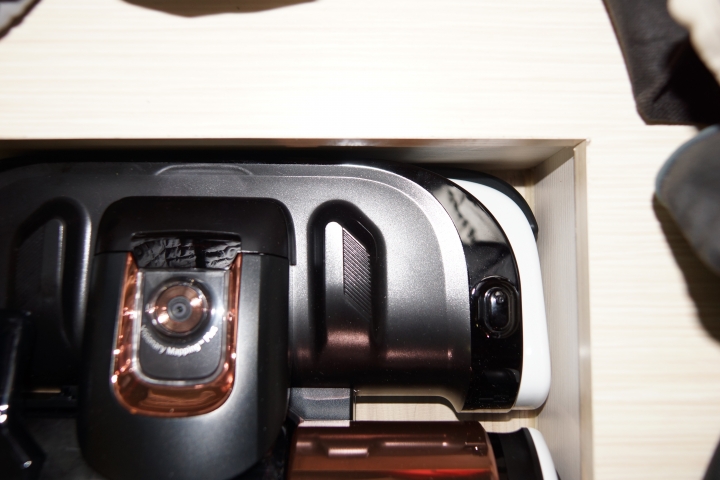 <開箱>掃地機器人新選擇!三星~SR20H5090 附贈iRobot 780外型小比較-->多圖