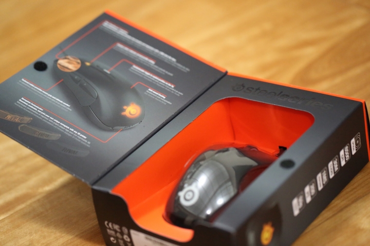 不專業開箱之..... SteelSeries 光學電競滑鼠 RIVAL