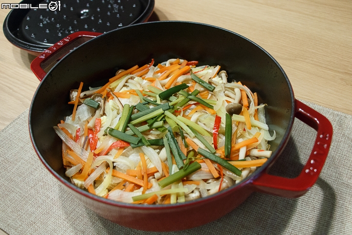 小惡魔鑄鐵鍋料理分享 綜合蔬菜炊飯