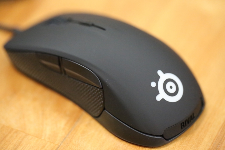 不專業開箱之..... SteelSeries 光學電競滑鼠 RIVAL