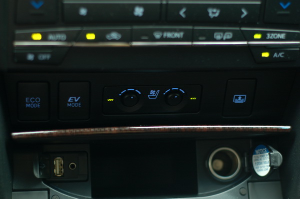 Camry Hybrid 旗艦小開箱