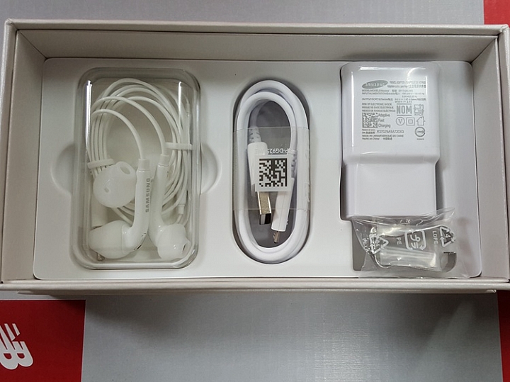 怎麼沒什麼人開箱?我還是買了金色Note 5