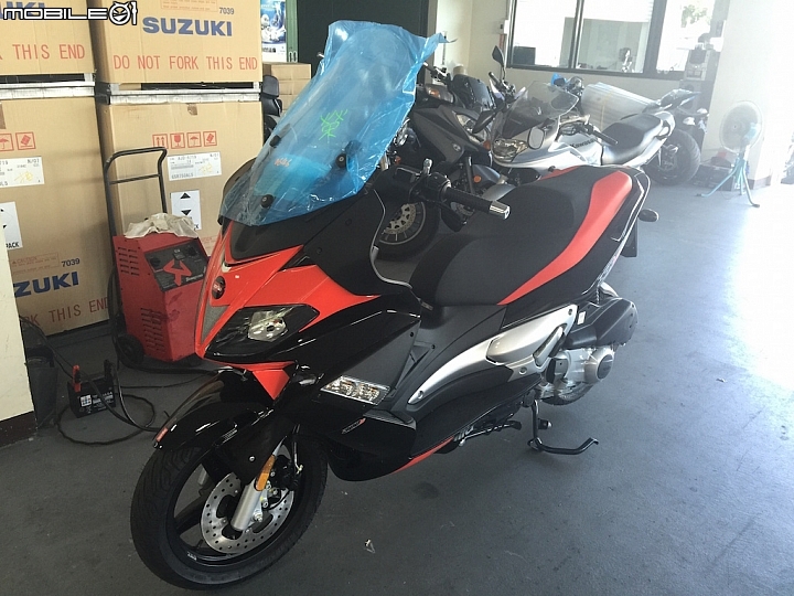 通勤羊也可以享受,歐吉桑的APRILIA MAX SR300簡單開箱