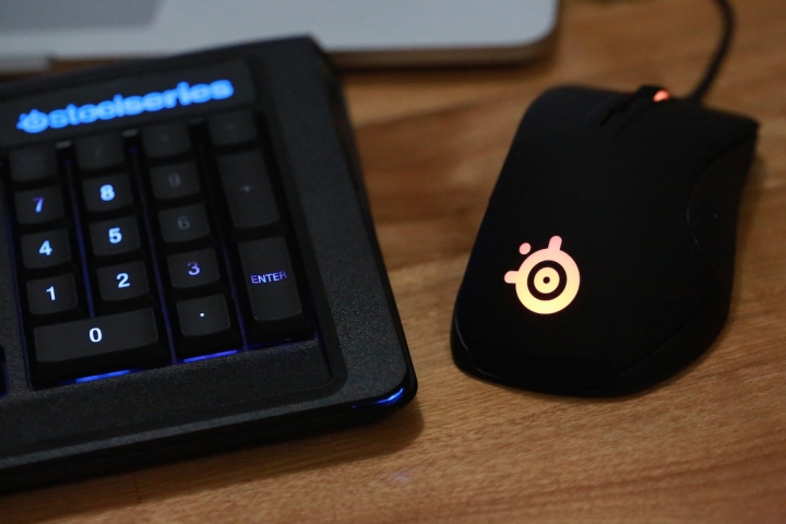 不專業開箱之..... SteelSeries 光學電競滑鼠 RIVAL
