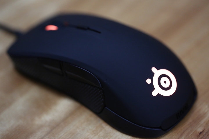 不專業開箱之..... SteelSeries 光學電競滑鼠 RIVAL