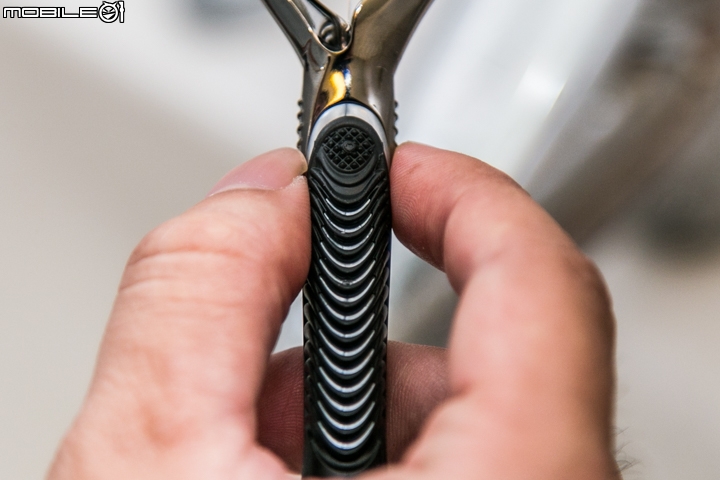 靈活柔順-吉列 FUSION PROGLIDE 無感手動刮鬍刀