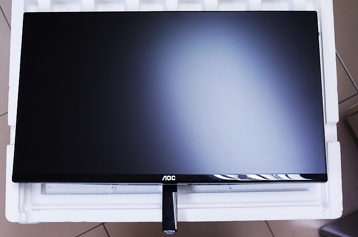 平價 AOC I2579VM 液晶顯示器 ~ 開箱&簡易評測