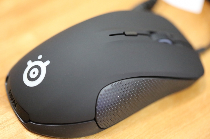 不專業開箱之..... SteelSeries 光學電競滑鼠 RIVAL