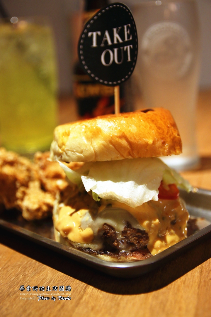 【食記】帶了就走,大口咬下 ─ TAKE OUT burger & cafe