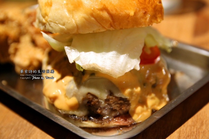 【食記】帶了就走,大口咬下 ─ TAKE OUT burger & cafe