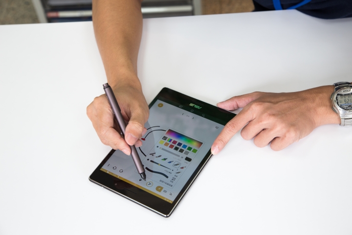 ASUS ZenPad S 8.0 Z580CA ,阿母拿來追劇、記事、玩Candy的新歡